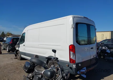 2015 Ford Transit-250 z USA, uszkodzony, nr VIN 1FTYR2CG7FKA81508